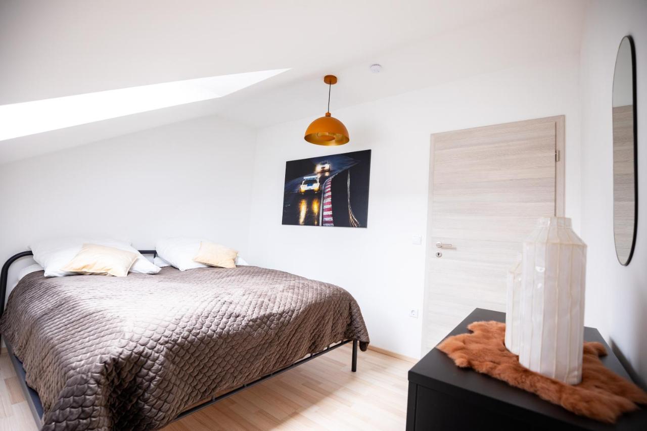 Design-Ferienwohnung In Kelberg Am Nuerburgring: Platz Fuer 6, Kueche, Wifi, Netflix Exterior foto